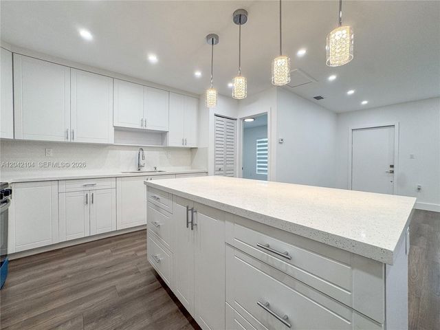1319 NW 40th St, Miami, FL 33142