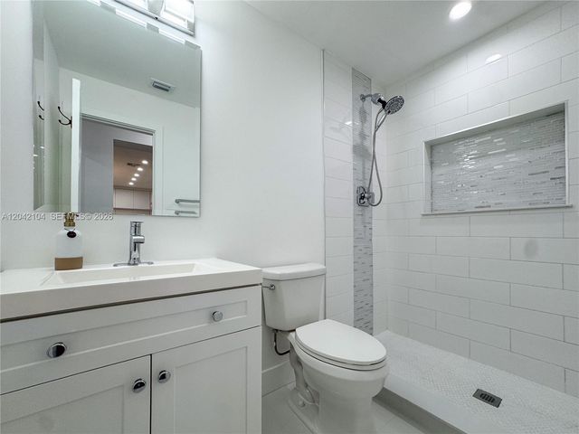 1319 NW 40th St, Miami, FL 33142
