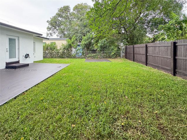 1319 NW 40th St, Miami, FL 33142