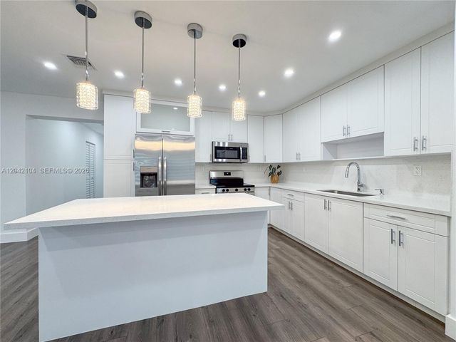1319 NW 40th St, Miami, FL 33142
