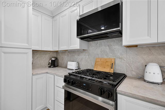 40518 Pickett Ridge Road, Sterling Heights, MI 48313