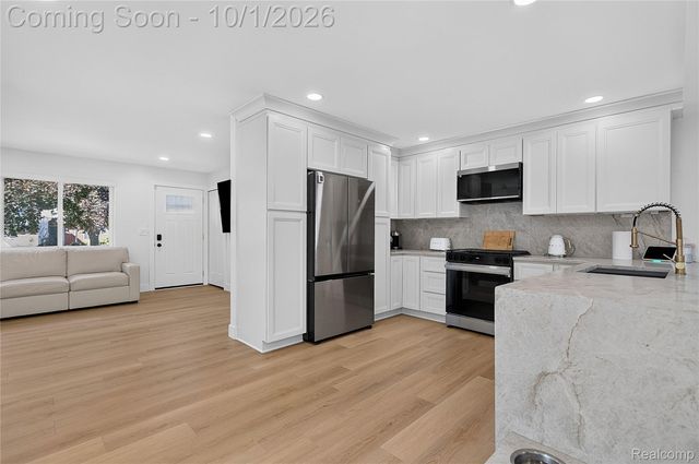 40518 Pickett Ridge Road, Sterling Heights, MI 48313