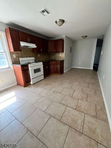 132 Mapes Ave, Newark City, NJ 07112