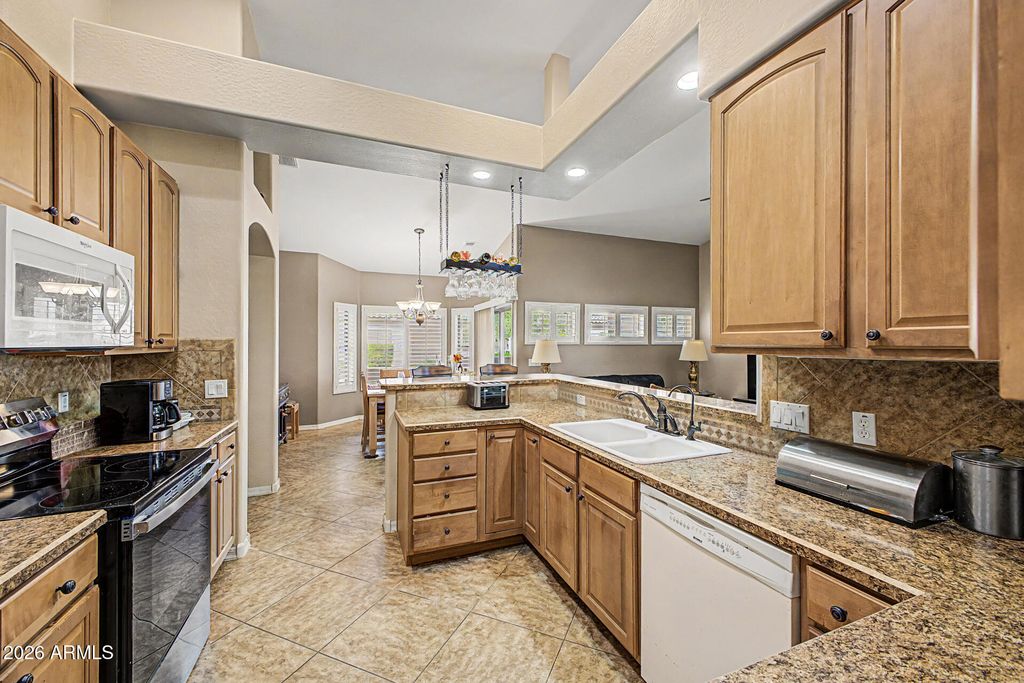 1546 E MANOR Drive, Casa Grande, AZ 85122 — photo 3