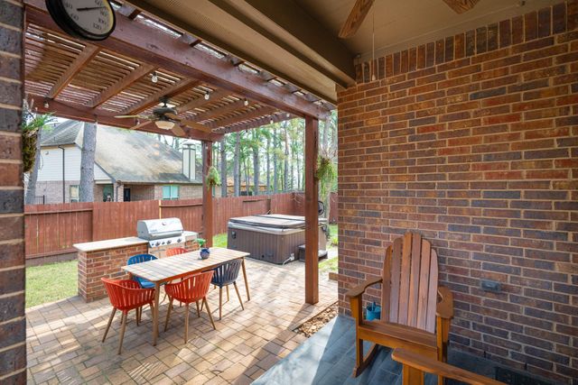 14 Arrowfeather Place, The Woodlands, TX 77389