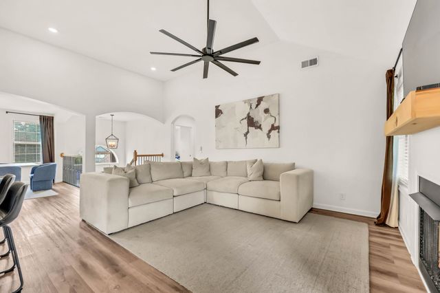 317 Wingfield Dr, Clarksville, TN 37043