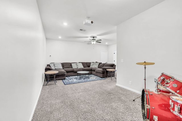 317 Wingfield Dr, Clarksville, TN 37043