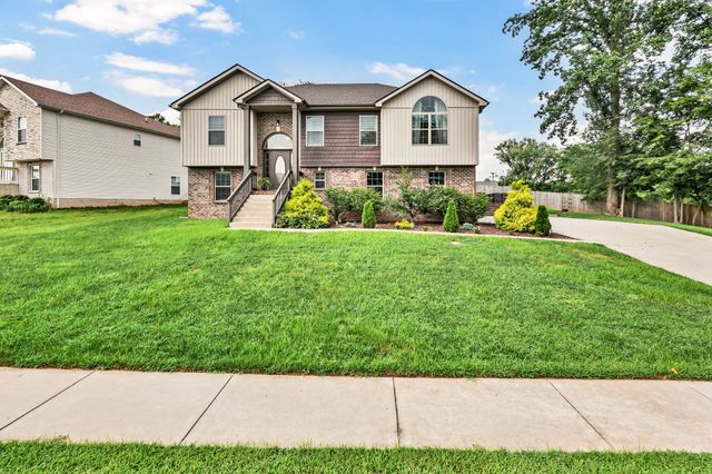 317 Wingfield Dr, Clarksville, TN 37043