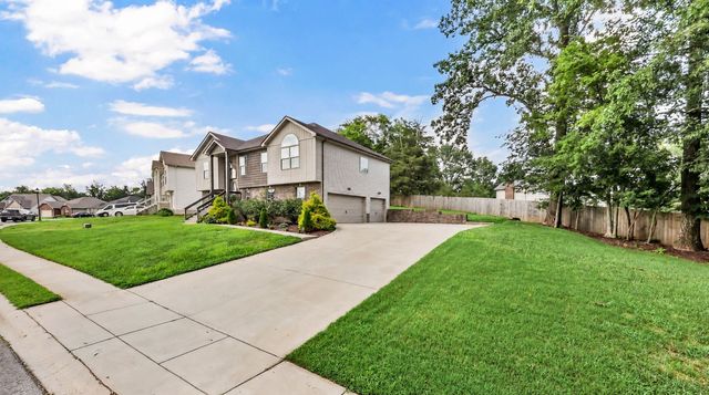 317 Wingfield Dr, Clarksville, TN 37043