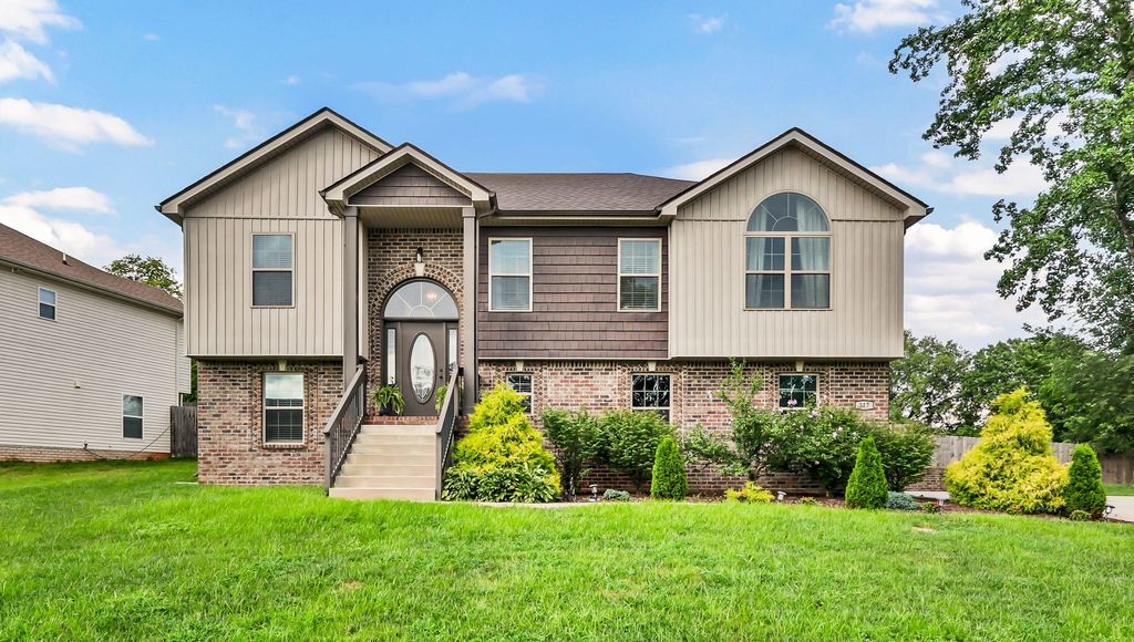 317 Wingfield Dr, Clarksville, TN 37043