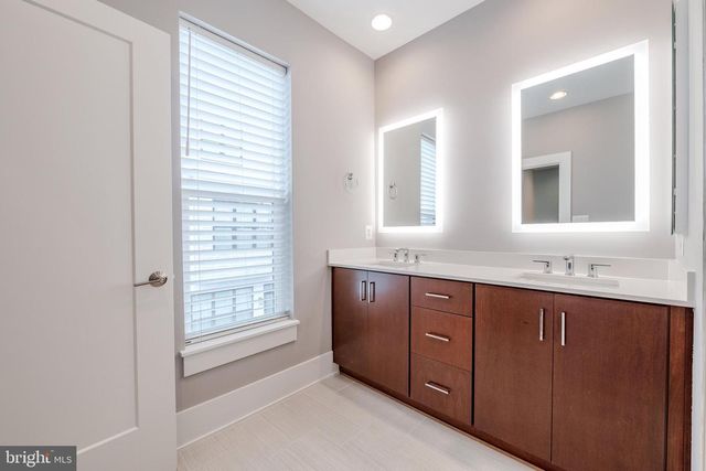 11382 EMERALD PARK RD, Potomac, MD 20854