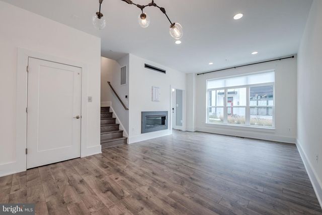 11382 EMERALD PARK RD, Potomac, MD 20854