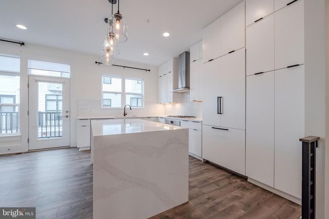 11382 EMERALD PARK RD, Potomac, MD 20854