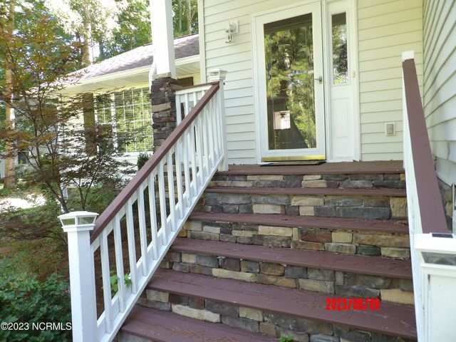 101 Woodcrest Circle, New Bern, NC 28560