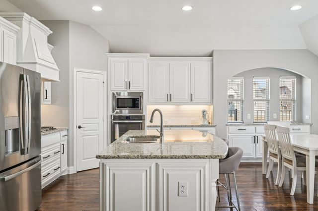 9413 Lakeway Drive, Argyle, TX 76226