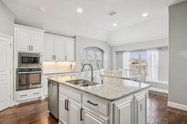 9413 Lakeway Drive, Argyle, TX 76226