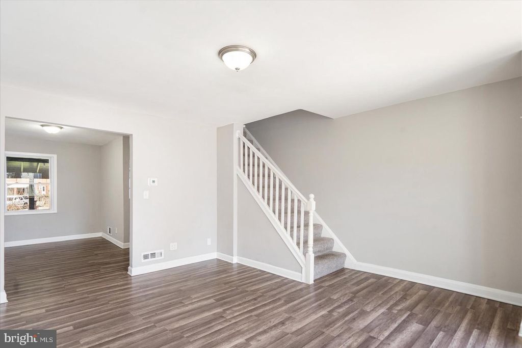 Image 12 of property listing at 706 NORRIS LN, Baltimore, MD 21221