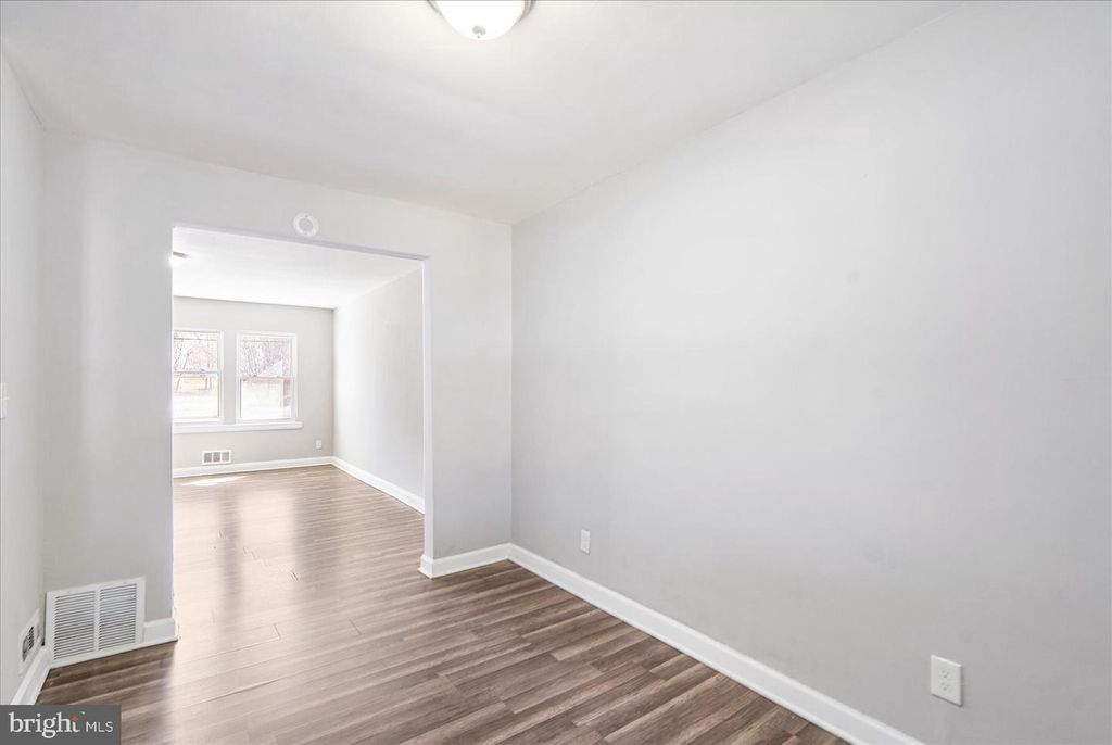 Image 16 of property listing at 706 NORRIS LN, Baltimore, MD 21221