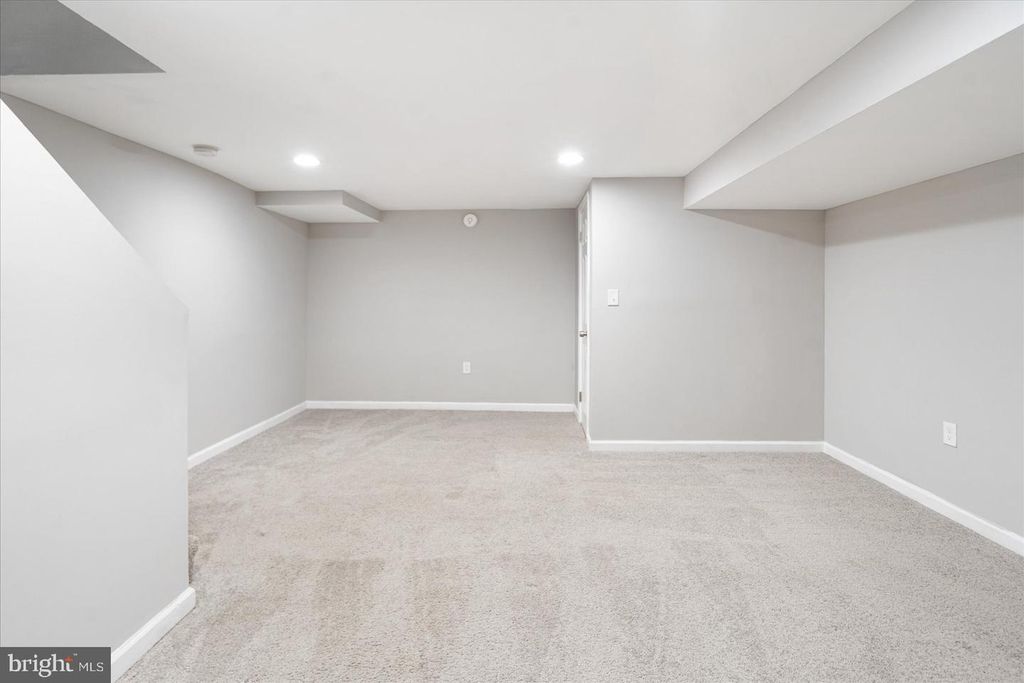 Image 22 of property listing at 706 NORRIS LN, Baltimore, MD 21221