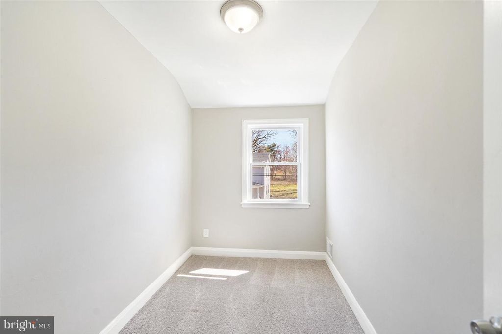 Image 28 of property listing at 706 NORRIS LN, Baltimore, MD 21221