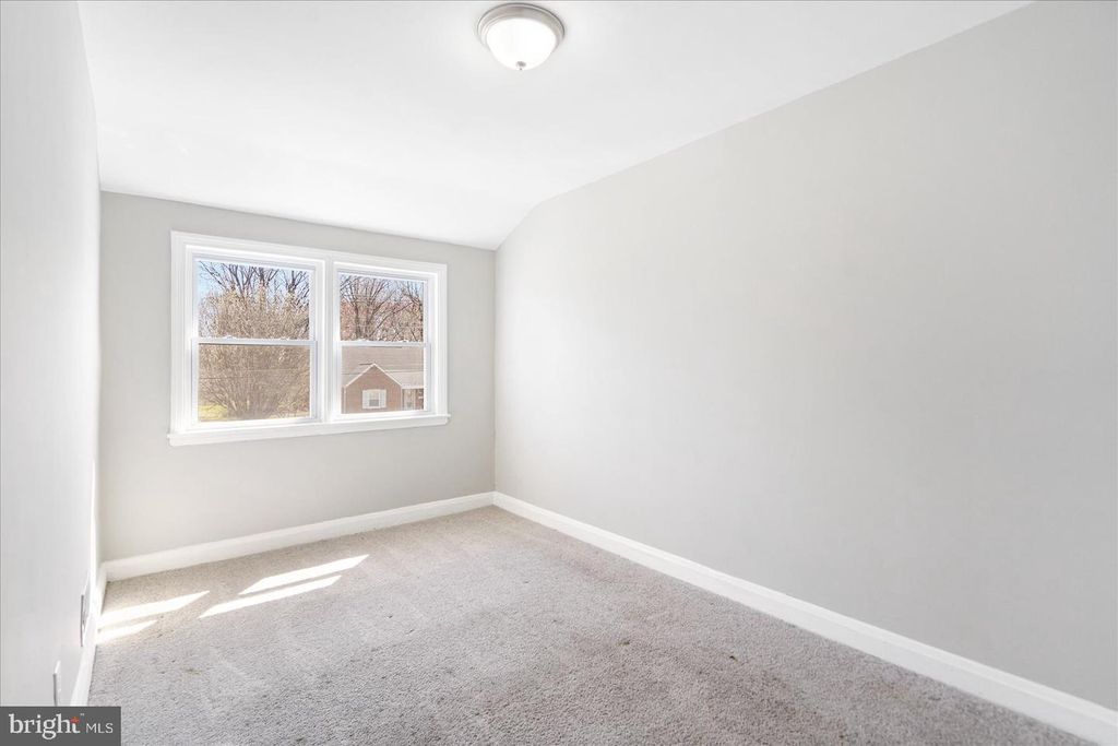 Image 30 of property listing at 706 NORRIS LN, Baltimore, MD 21221