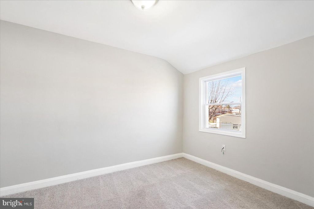 Image 33 of property listing at 706 NORRIS LN, Baltimore, MD 21221