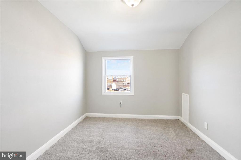 Image 34 of property listing at 706 NORRIS LN, Baltimore, MD 21221