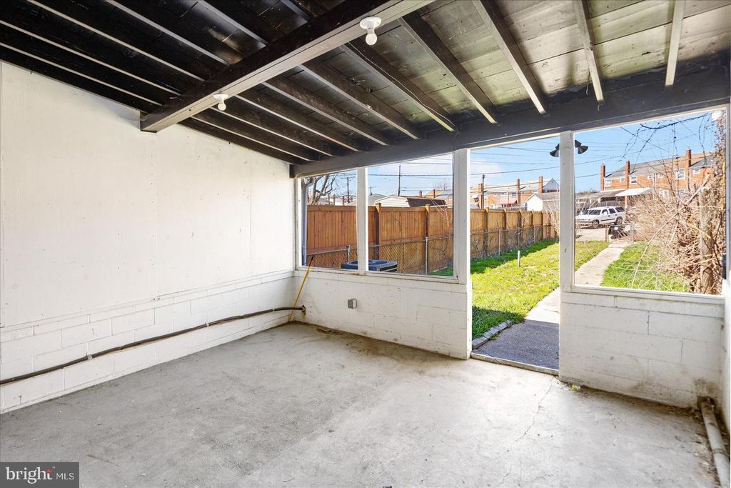 Image 4 of property listing at 706 NORRIS LN, Baltimore, MD 21221