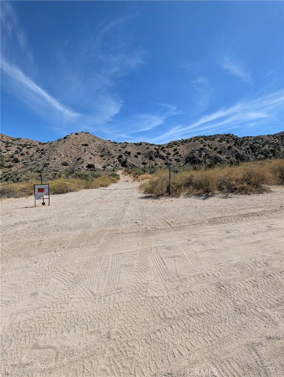 Image 13 of property listing at 49170 Via Hacienda, Morongo Valley, CA 92256