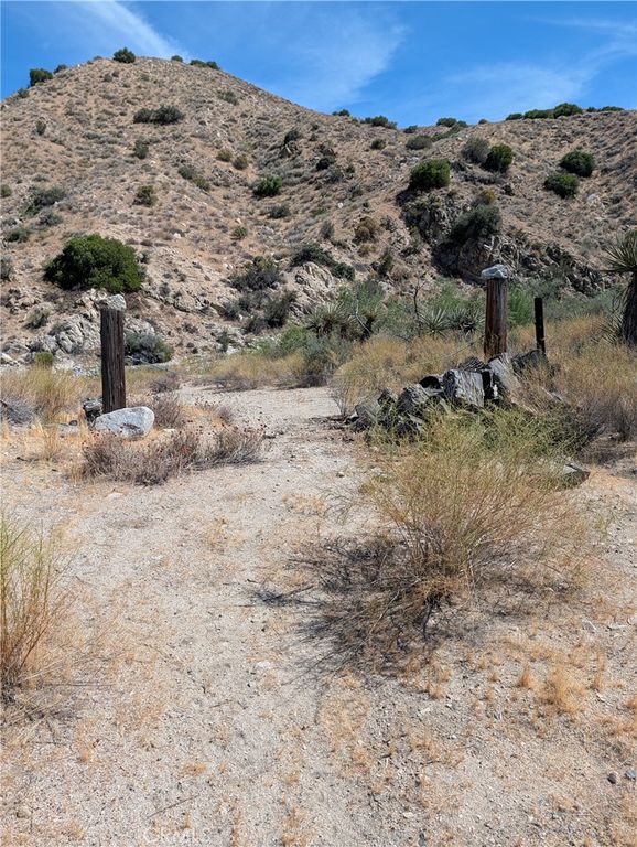 Image 4 of property listing at 49170 Via Hacienda, Morongo Valley, CA 92256