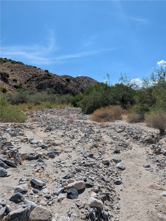 Image 8 of property listing at 49170 Via Hacienda, Morongo Valley, CA 92256