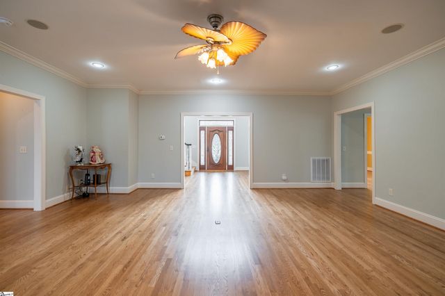 323 Waters Road, Taylors, SC 29687