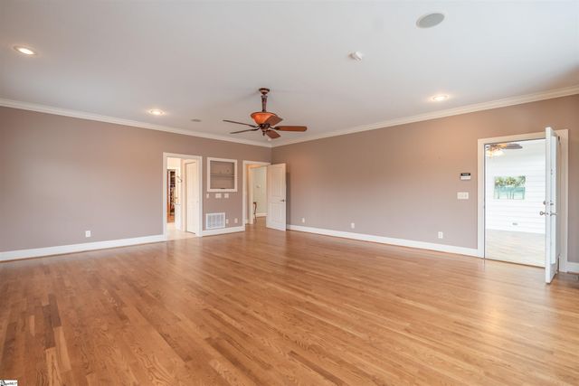 323 Waters Road, Taylors, SC 29687