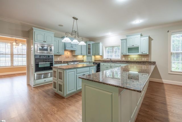 323 Waters Road, Taylors, SC 29687