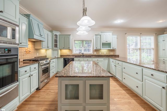 323 Waters Road, Taylors, SC 29687