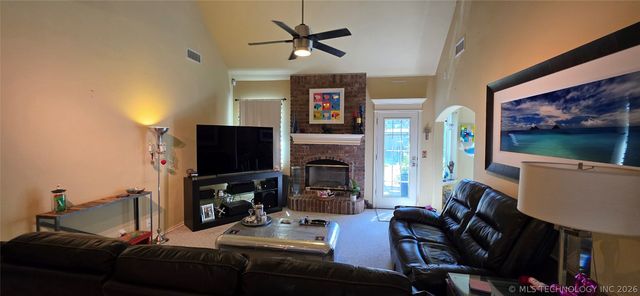 4929 W Commercial Street, Broken Arrow, OK 74012
