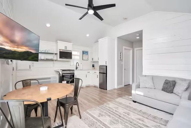 5324 Avenue L, Galveston, TX 77551