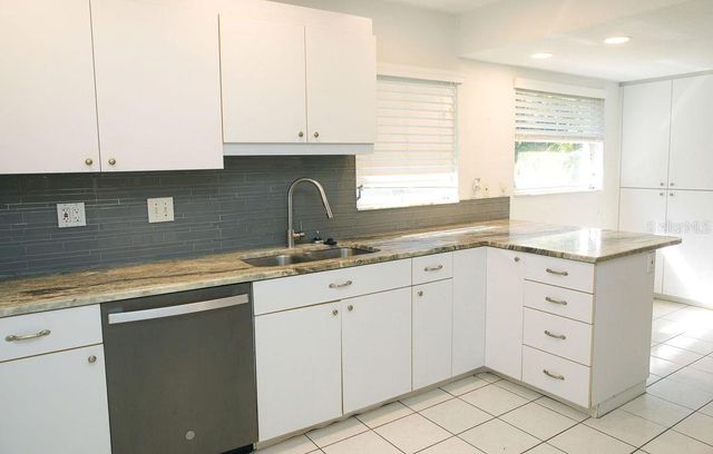 5726 TIMBER LAKE DRIVE, Sarasota, FL 34243