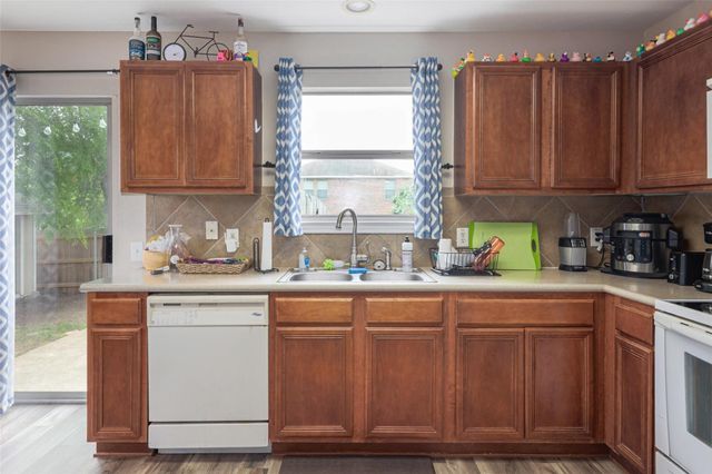 5307 Viewpoint DR, Austin, TX 78744