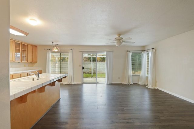 3716 Des Moines Dr, Stockton, CA 95209