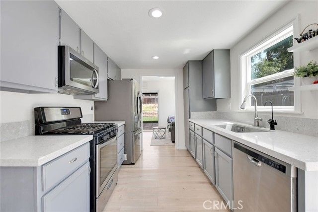 2673 Mercedes, Highland, CA 92346