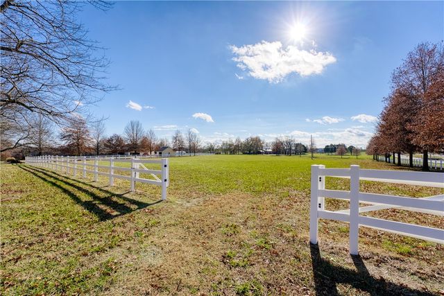 18551 Bethel Road, Gravette, AR 72736