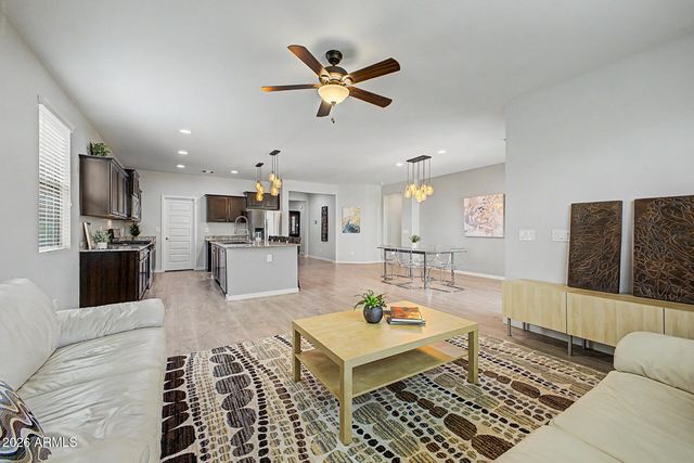 696 W GLEN CANYON Drive, San Tan Valley, AZ 85140