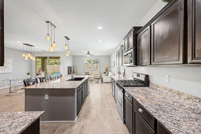 696 W GLEN CANYON Drive, San Tan Valley, AZ 85140