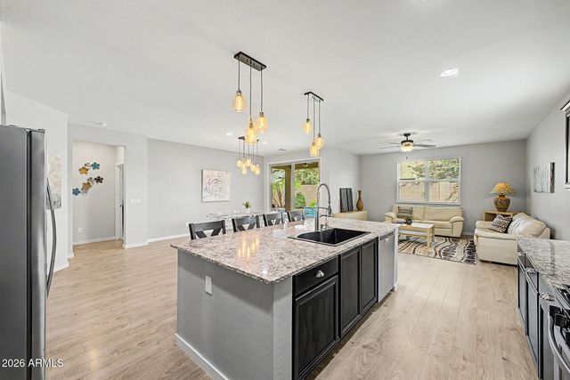 696 W GLEN CANYON Drive, San Tan Valley, AZ 85140