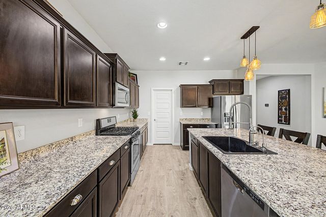 696 W GLEN CANYON Drive, San Tan Valley, AZ 85140