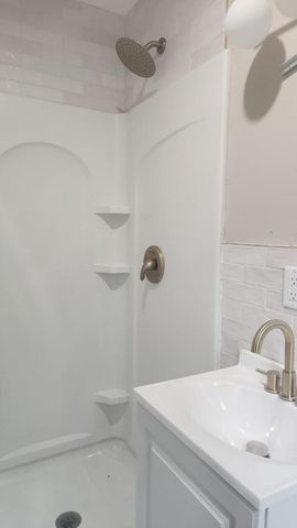 432 W Capitol DRIVE, Milwaukee, WI 53209