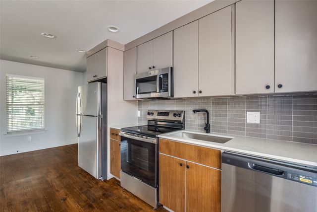707 N Marsalis Avenue 204, Dallas, TX 75203