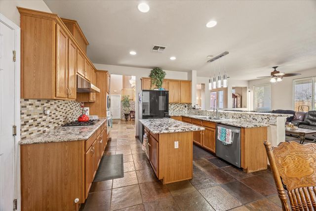 9820 Spring View Way, Elk Grove, CA 95757