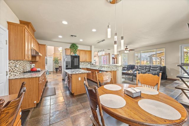 9820 Spring View Way, Elk Grove, CA 95757